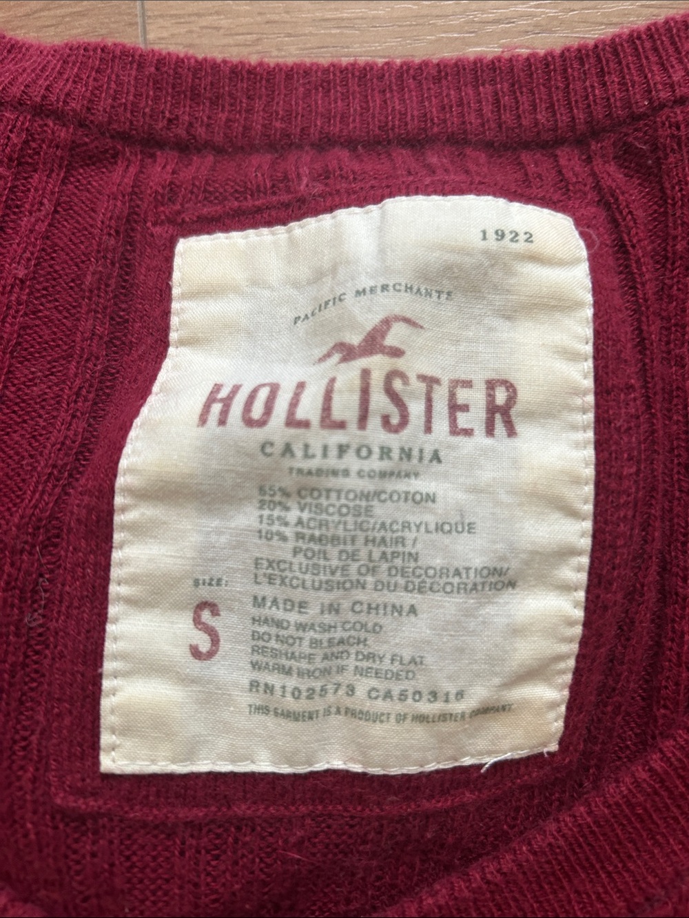 Vintage Hollister Women's Ribbed Scoop Neck Sweater - Burgundy - Picture 2 of 3
